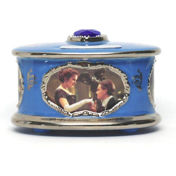 Ardleigh Elliot Titanic Heirloom Porcelain “South Hampton” Musicbox Collection - Picture 1 of 10